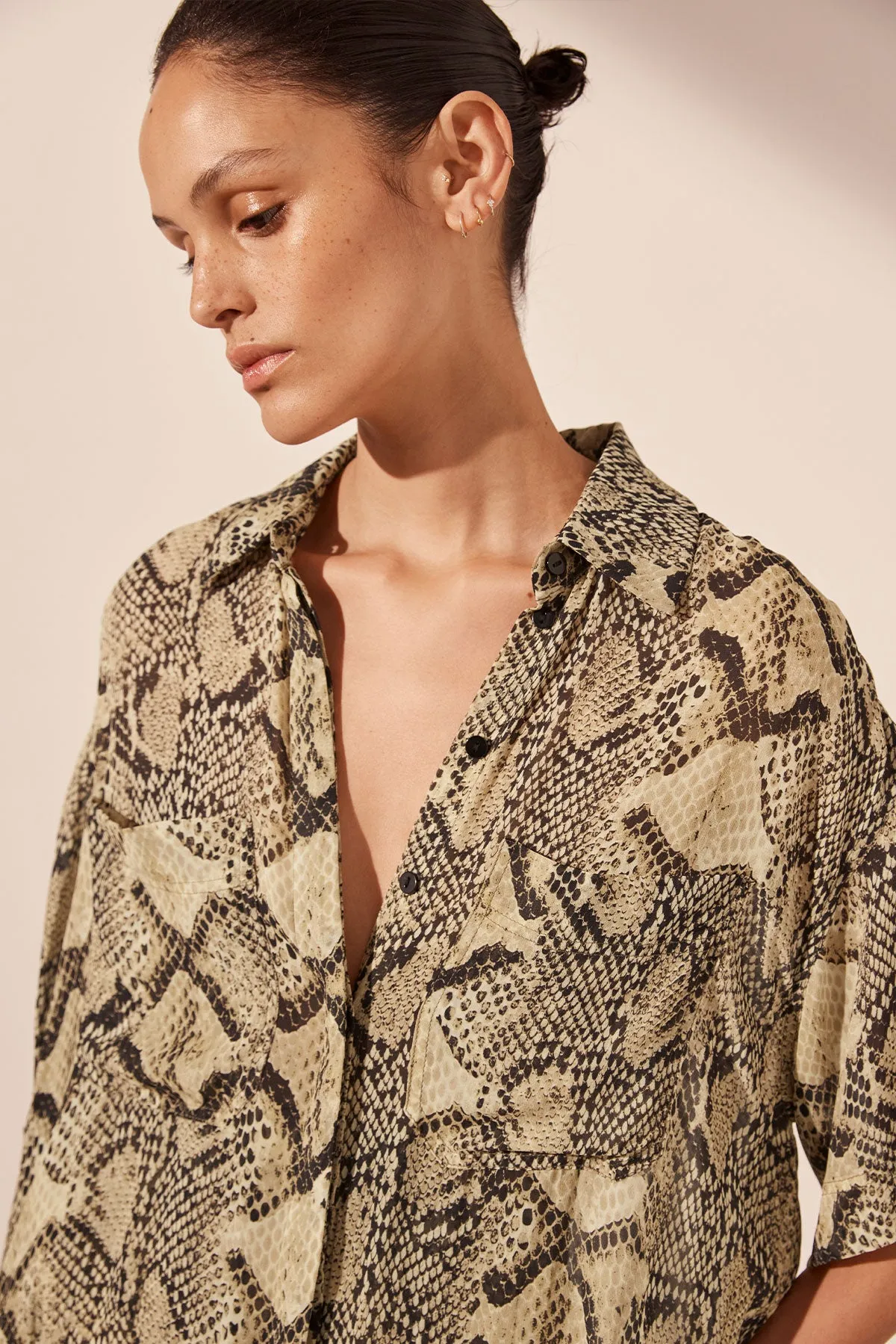 HADIYA SIDE SPLIT SHORT SLEEVE SHIRT